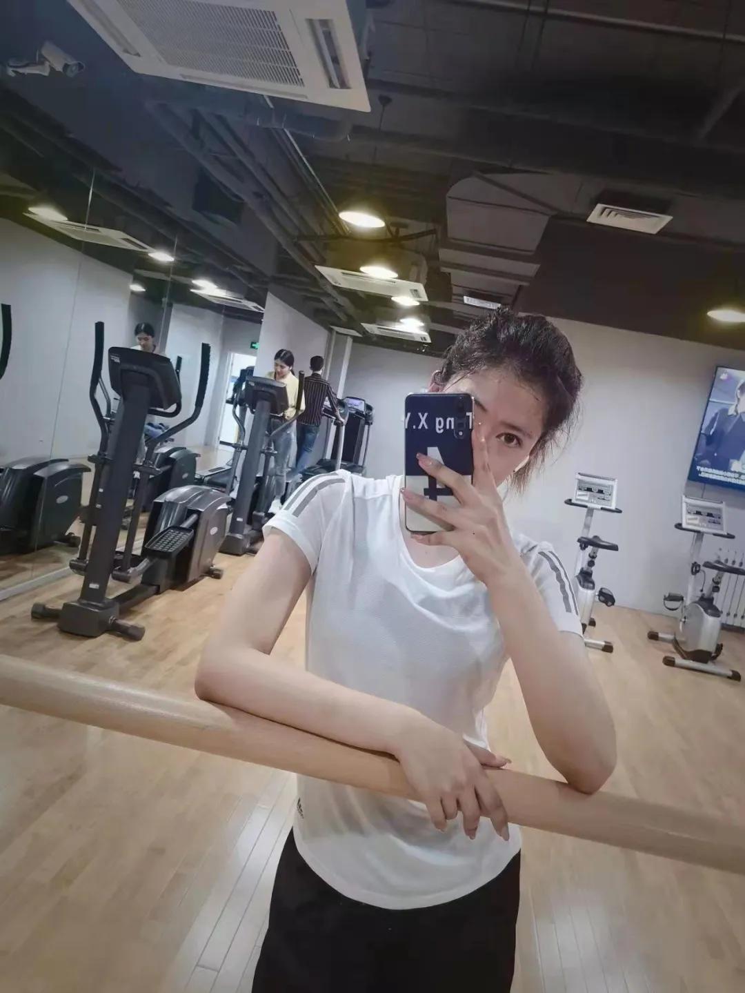 汤雪逸清华女足,足球女孩永不言败