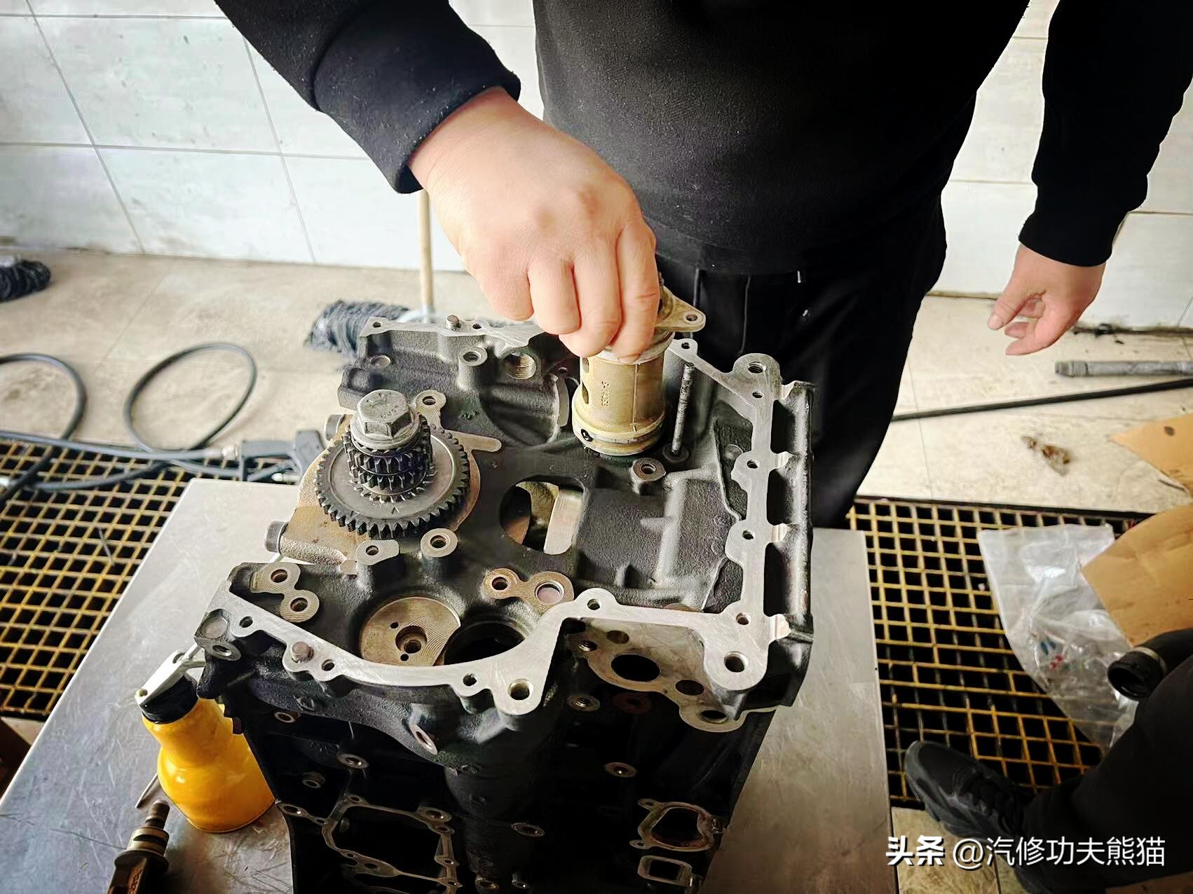 父亲老车翻新修复,父亲去世留下了的车去翻新