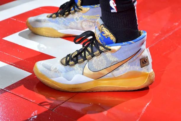 NBA球员上脚：罗斯穿Yeezy洞洞鞋，安踏和匹克的球鞋都有