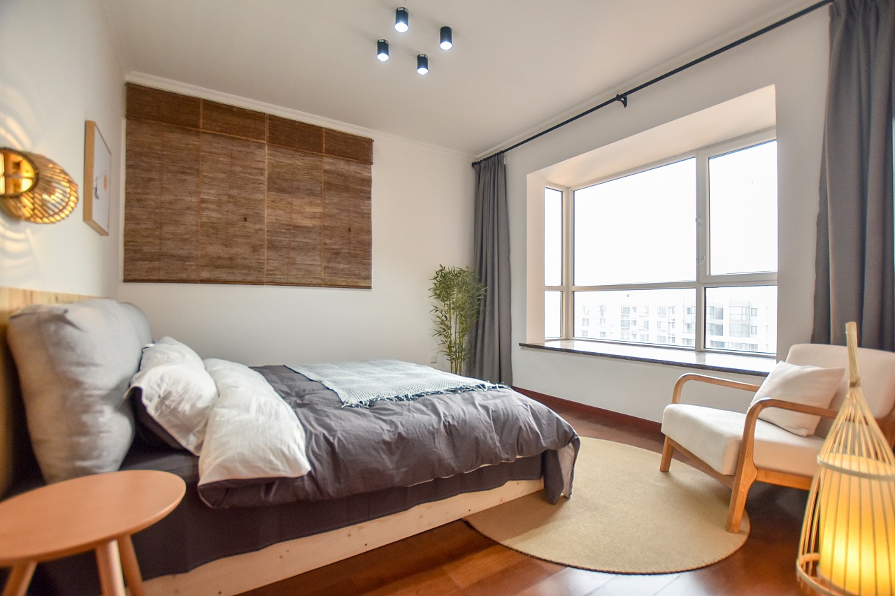 主卧床头不靠卫生间装修,床头三不靠五不摆是什么意思