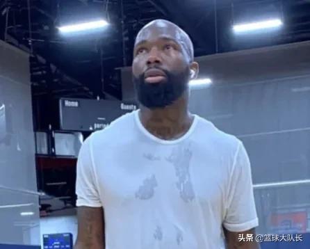 丁彦雨航受伤下场视频,丁彦雨航季后赛受伤