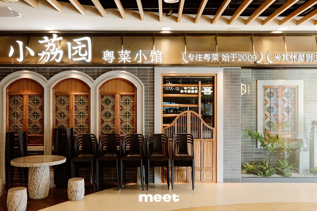 新年逛市场买衣服,买新衣购年货新春佳节味渐浓