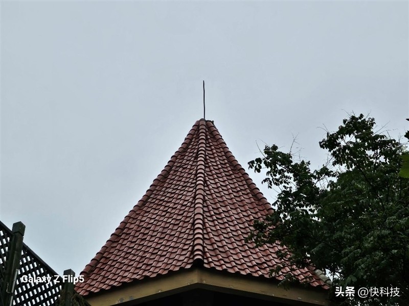 三星galaxyzflip防水测试,三星折叠手机zflip5防水吗