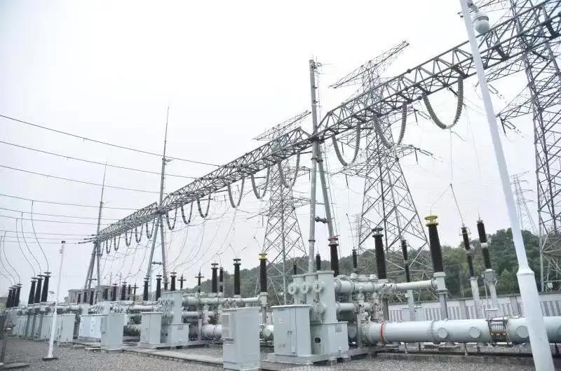 350时速高铁如何一直供电,高铁高速运行时是如何实现供电的