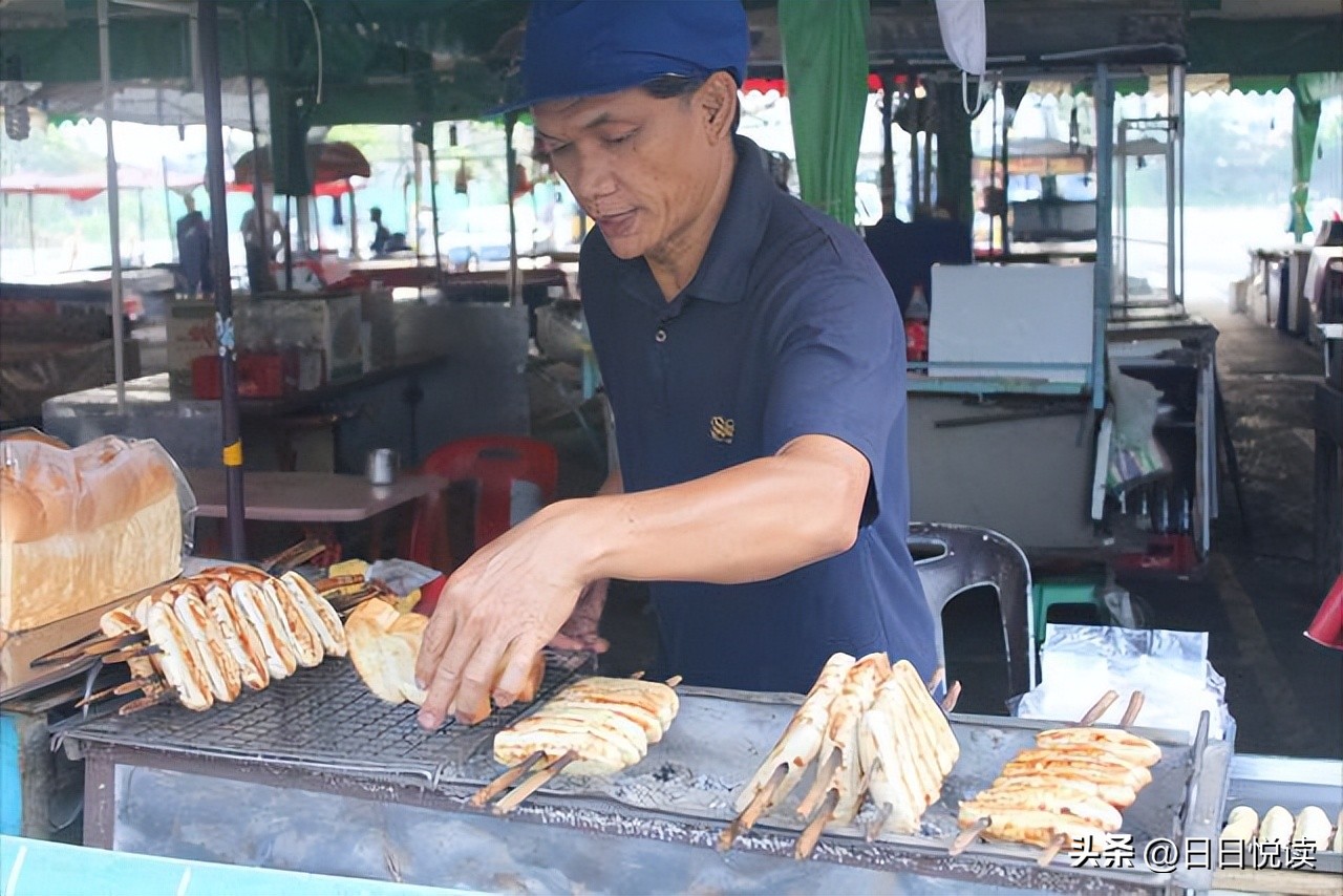 泰国街边小吃油炸蛋卷,泰国旅游必买的20种美味零食推荐