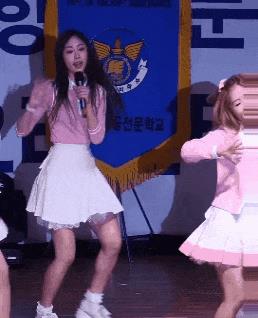 突然冒出一片气泡,突然冒了小小的水泡泡