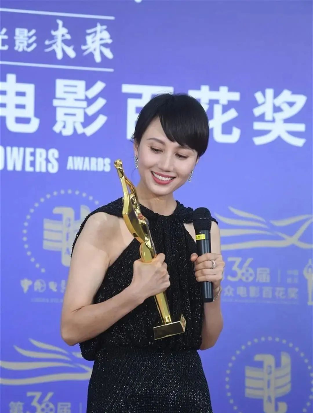 袁泉6根钢钉,袁泉走红毯打了多少明星的脸