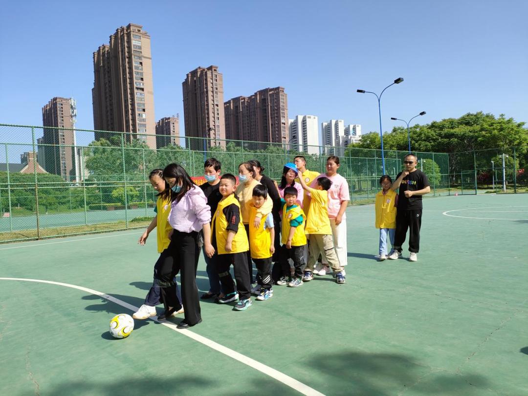 “足”梦向未来,追“球”快乐—素质公益小天使足球节开幕