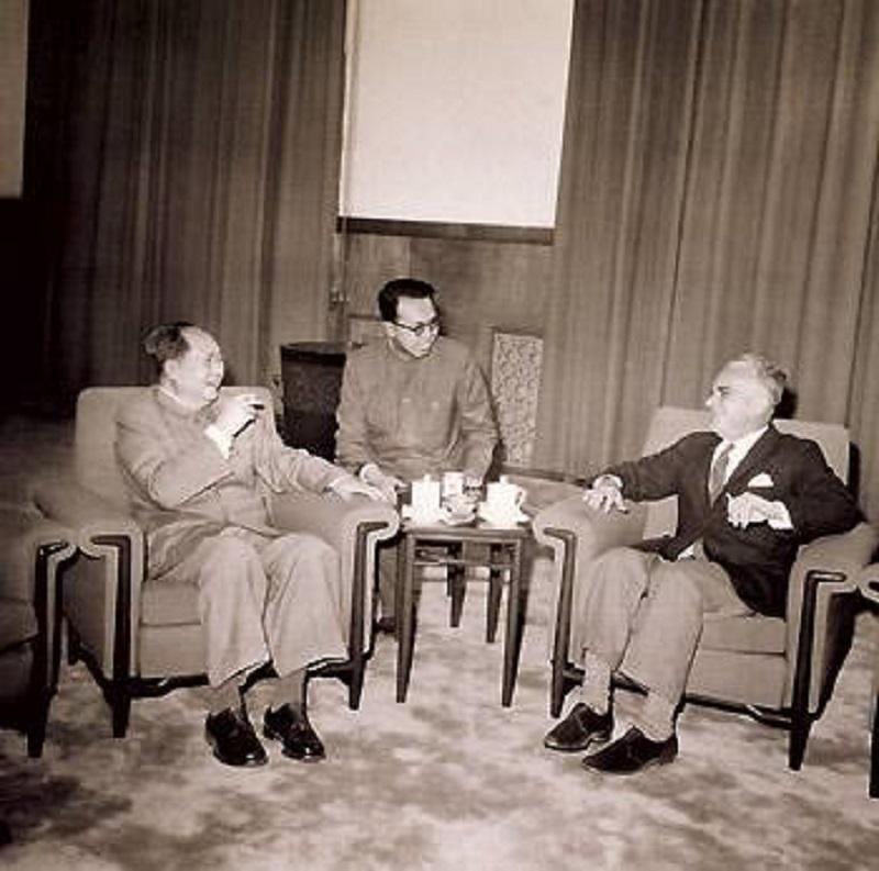 中国研发原*弹子**后，*诺斯**问：原*弹子**还是纸老虎吗？毛主席幽默回答