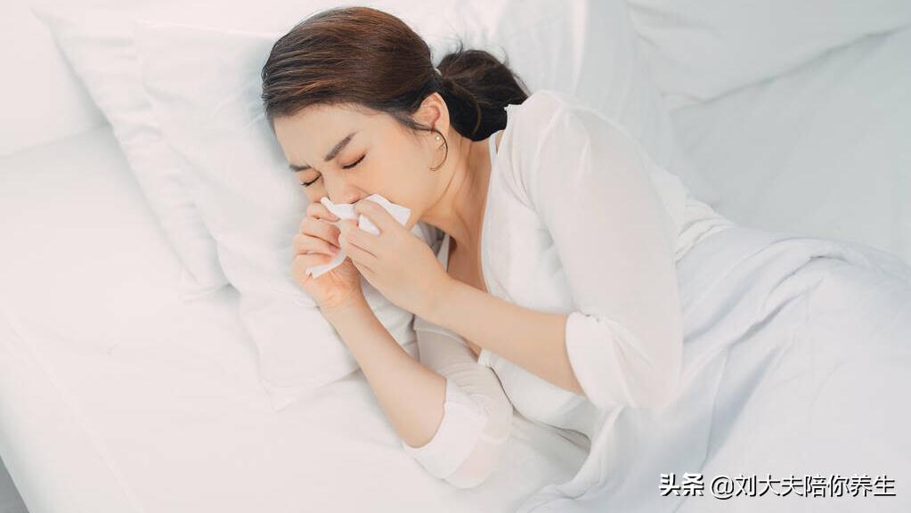 坚持这样喝气血足脸色红润气质好,气血不足脸色苍白吃什么补脸