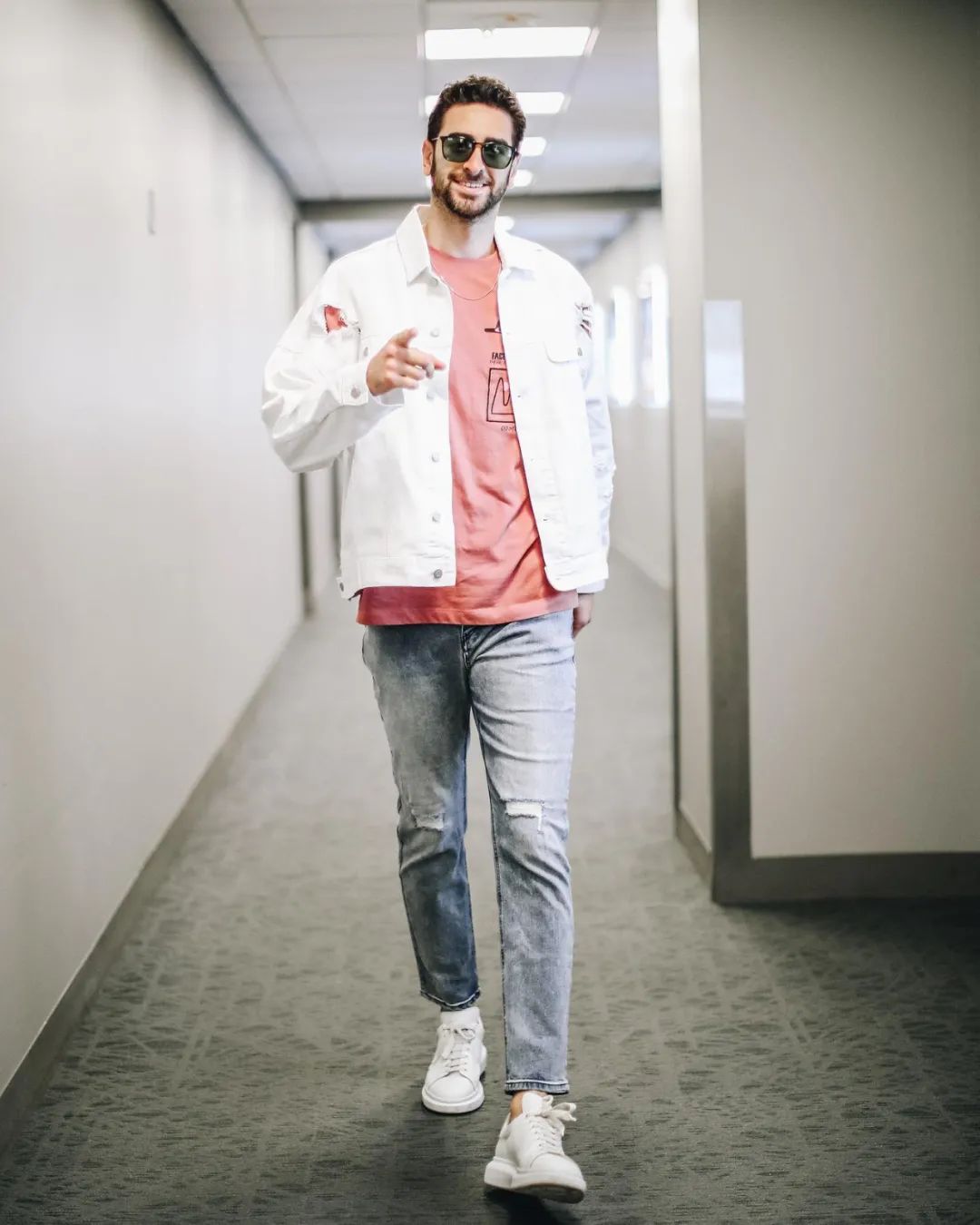 在美国打球的篮球运动员福尔康，被《GQ》杂志评选为最佳着装男士