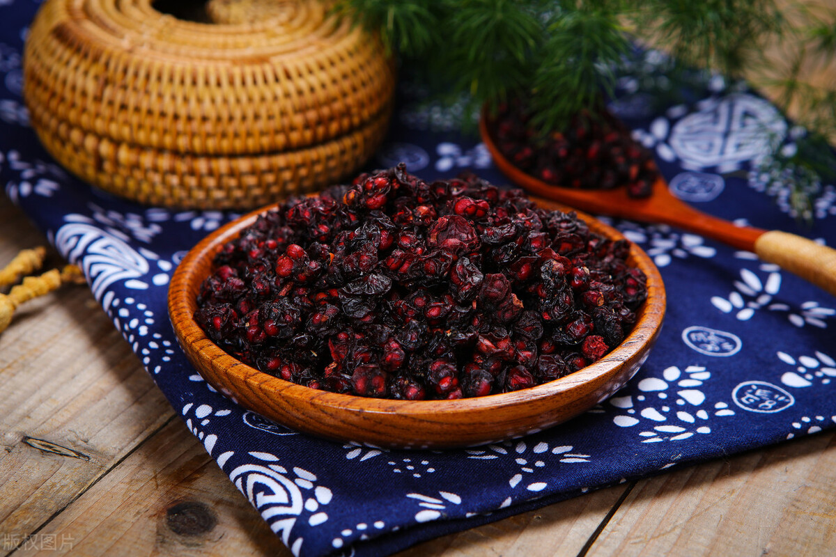 阴虚火旺湿气重盗汗可以大补吗,滋阴补血治自汗盗汗