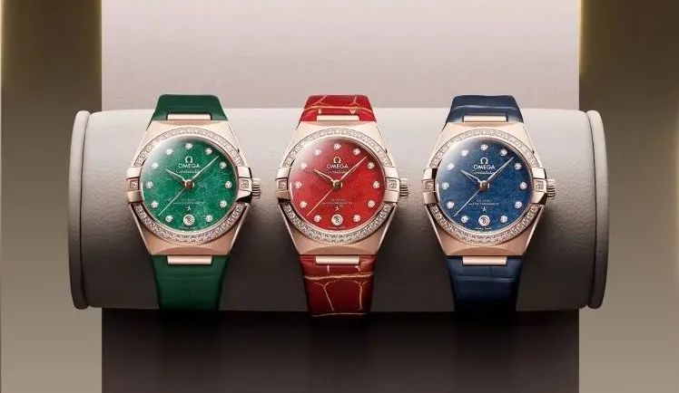 这下好了，留给欧米茄的颜色也不多了，一口气推出32款新品