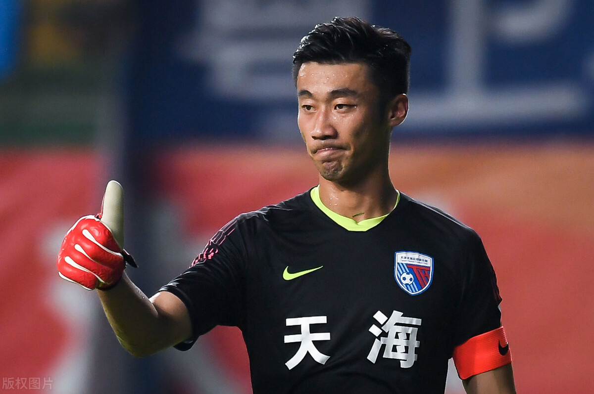 中国14亿人口就没有踢足球的吗,14亿中国人没有会踢球的吗