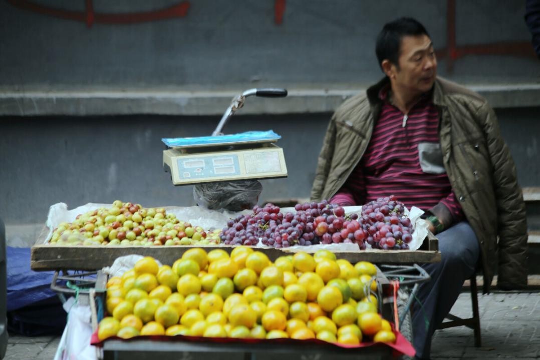 河南大爷卖菜21元罚款11万,河南老人卖菜21元被罚11万