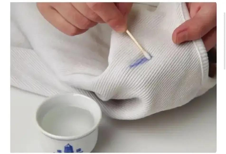 去除衣服上沾的油笔印,衣服有圆珠笔油怎样办