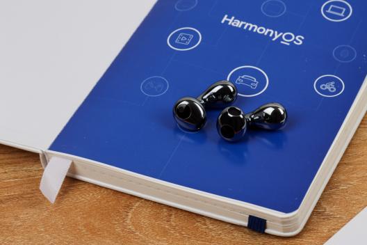 华为FreeBuds5体验评测：“水滴”造型不负澎湃好音质！