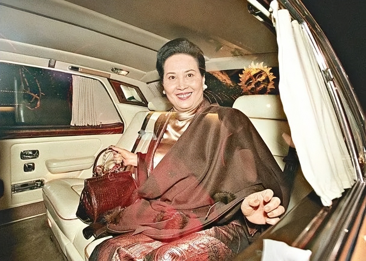 蓝琼缨因为什么去世,赌王二太蓝琼缨传奇的一生