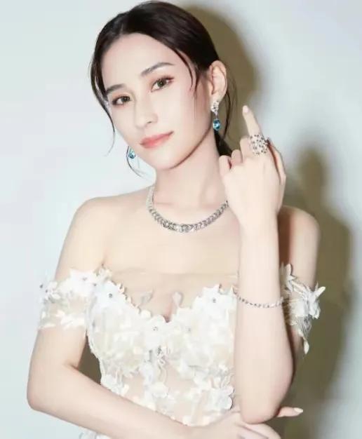 窦骁何超莲晒甜蜜合照,窦骁何超莲婚后首次同框