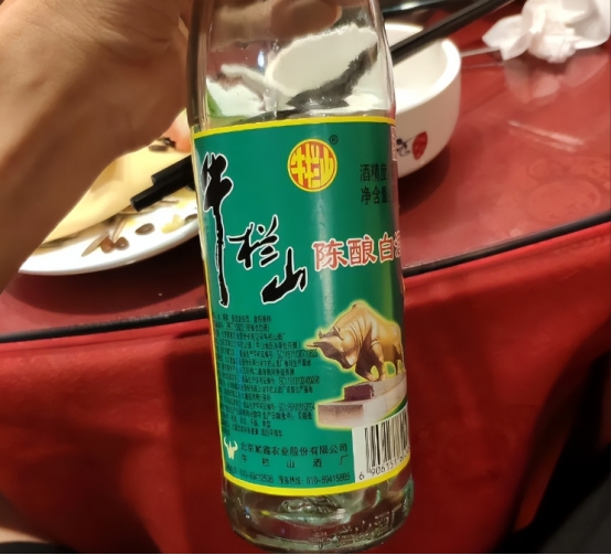 牛栏山是酒精酒为啥还那么火,十几块钱的牛栏山酒