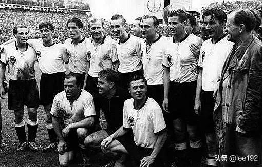 德国足球防守反击,德国足球防守撞人