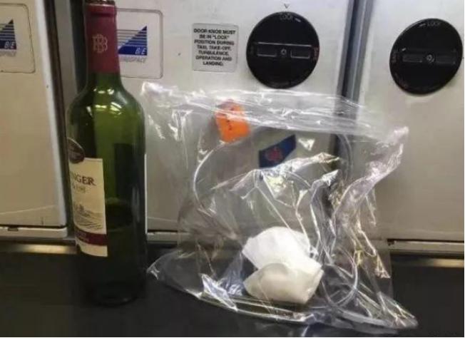 飞机上吸尿救病人,飞机上吸尿救人医者仁心令人动容