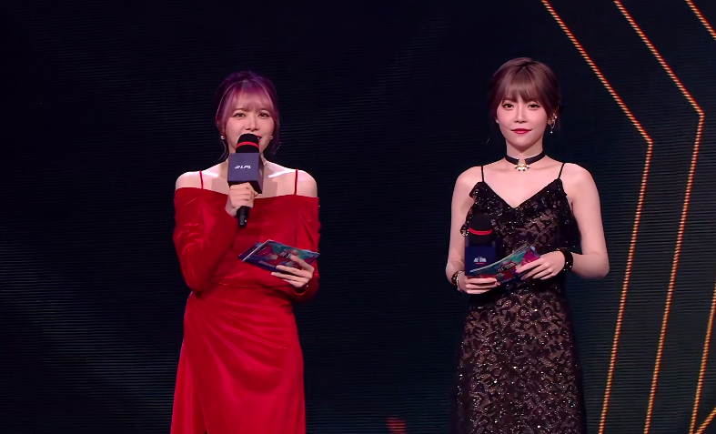 余霜美娜,余霜斩获lpl最佳主持人