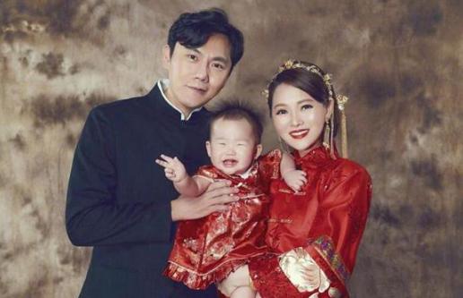 米粒被老师曝光正脸，遭网友谩骂长太丑，老师见状二度晒照很得意