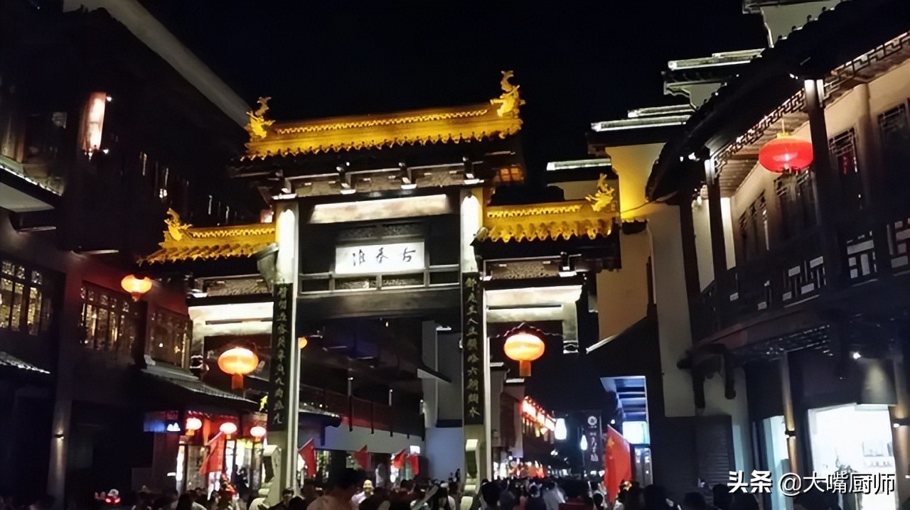 这5条美食街，名气大，但口碑差价格贵，本地人不去，你去过几个