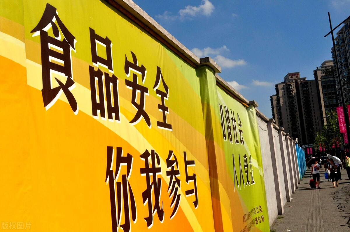 官方通报学生午餐后呕吐腹泻,学生吃过学校的营养餐集体呕吐