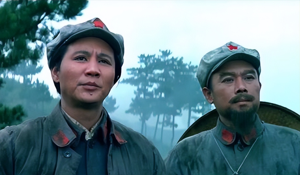 古月饰演的毛主席越来越像，妻子桂苹却有些伤感：老胡，你变了