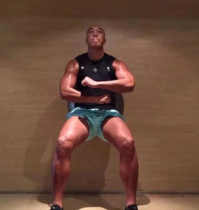 篮球解说苏群和杨毅,篮球解说苏群视频