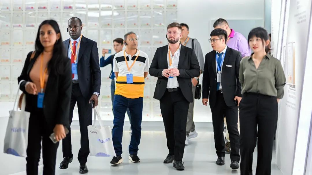 让世界更懂先生香水,让世界更懂中国