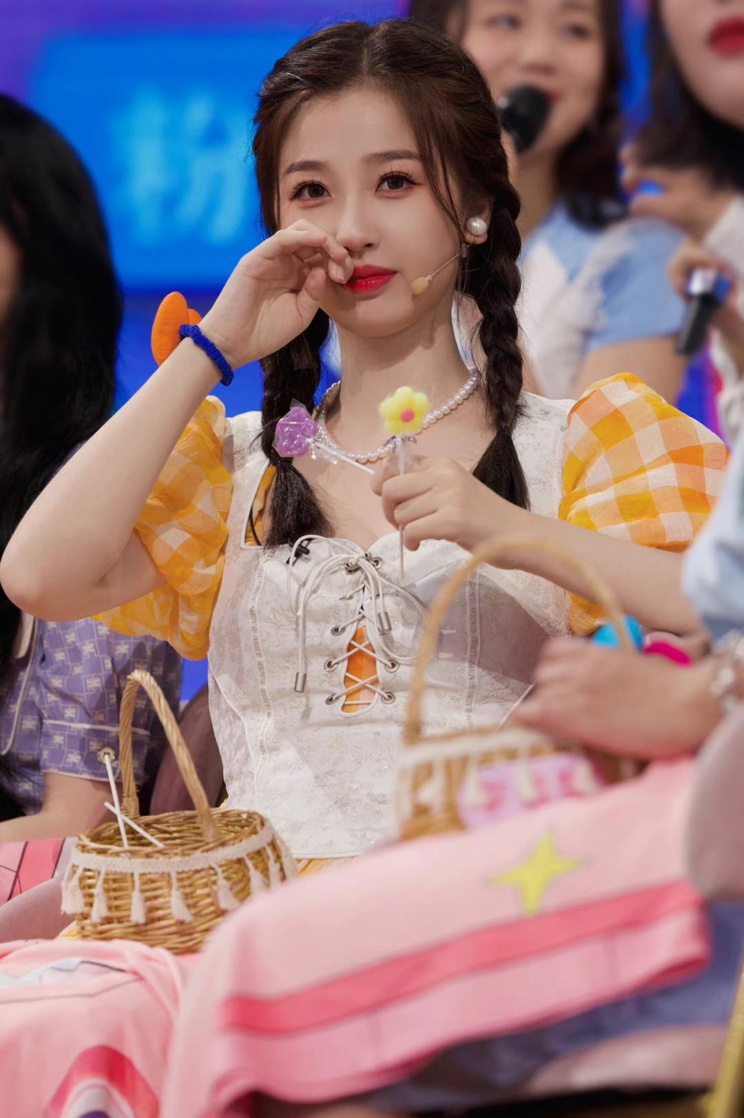 虞书欣圆脸变微脸的方法,虞书欣扁平脸改善