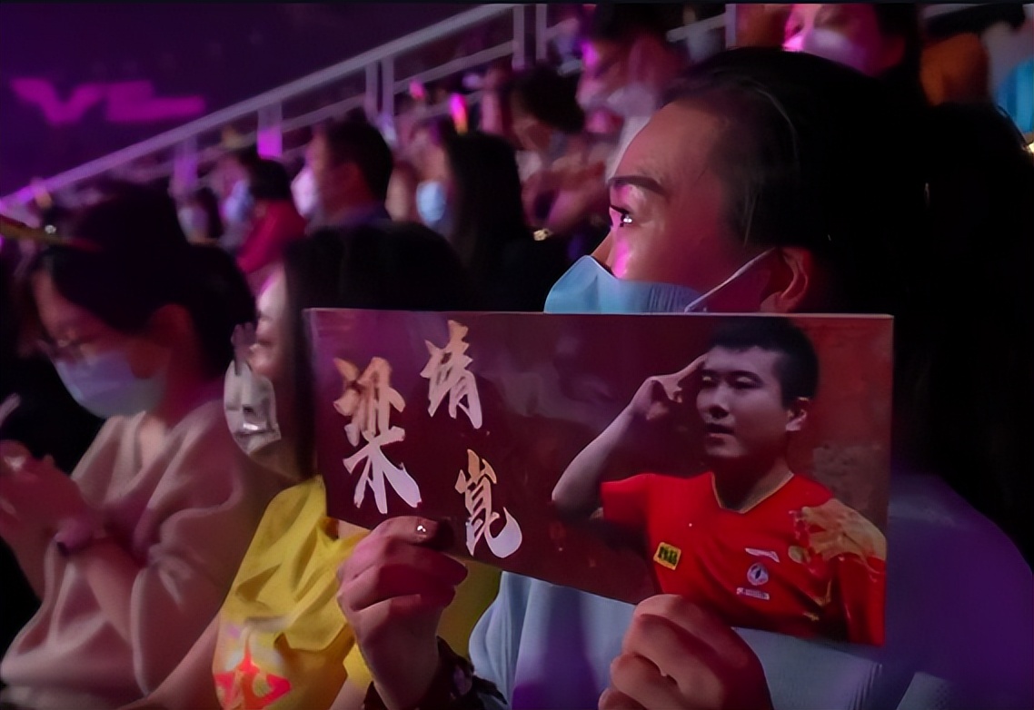 梁靖崑只有一个粉丝？从这个球来看，大胖人品不错啊