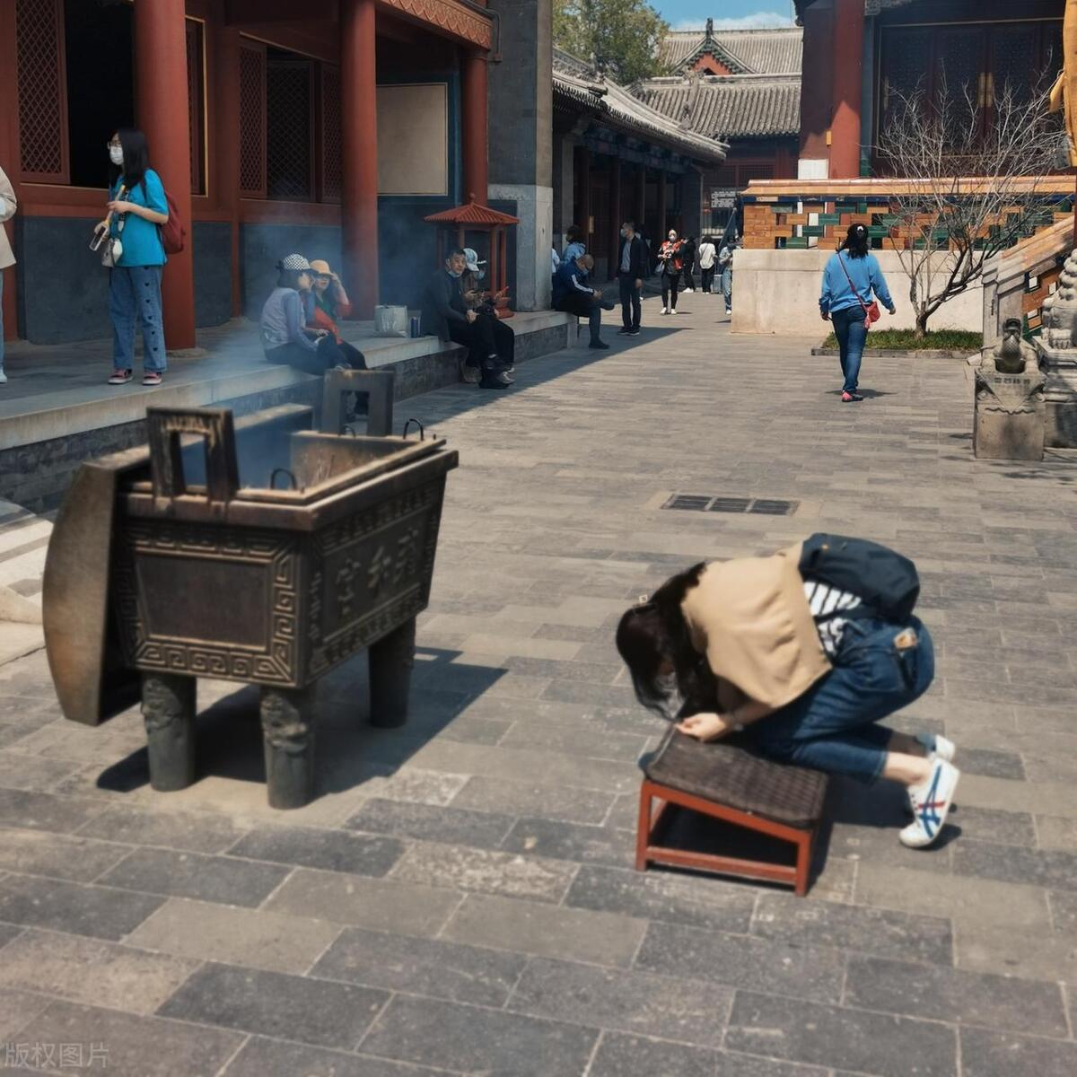 去寺庙上香前的注意事项,祖宗上香的讲究与禁忌有哪些