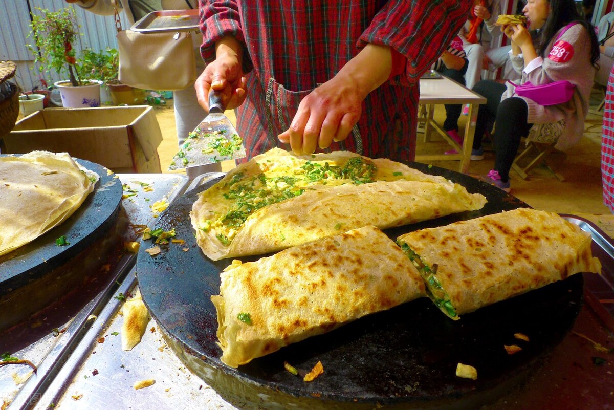 滕州菜煎饼面糊怎么调,滕州菜煎饼店