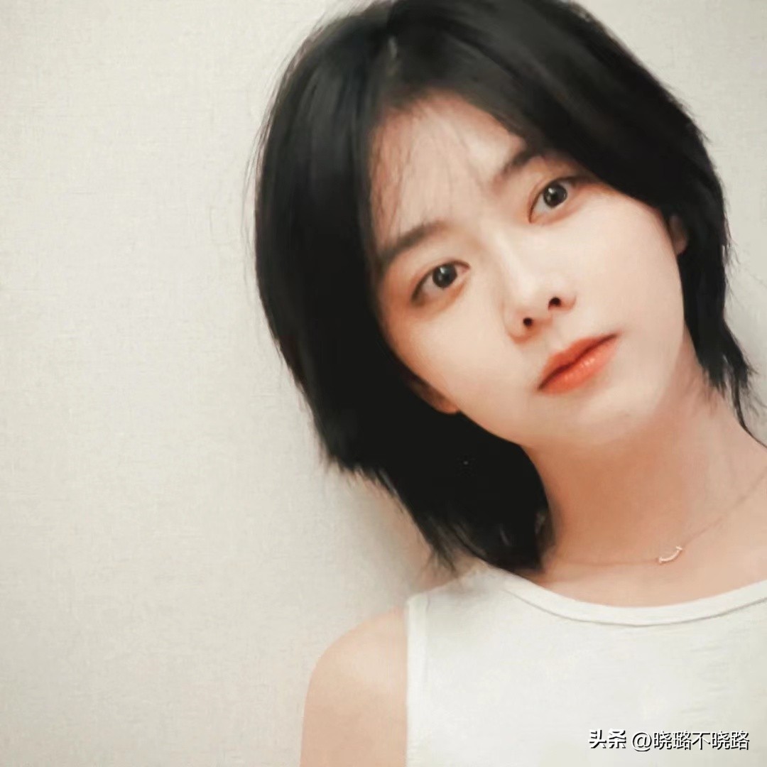 方脸圆脸适合直发还是卷发,大脸方脸适合什么短发型减龄洋气