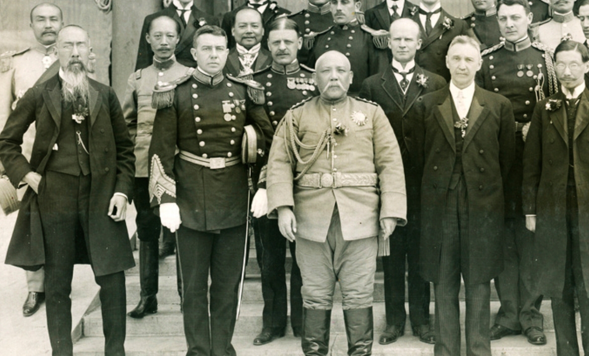 少爷洗脚,少爷给丫鬟洗脚