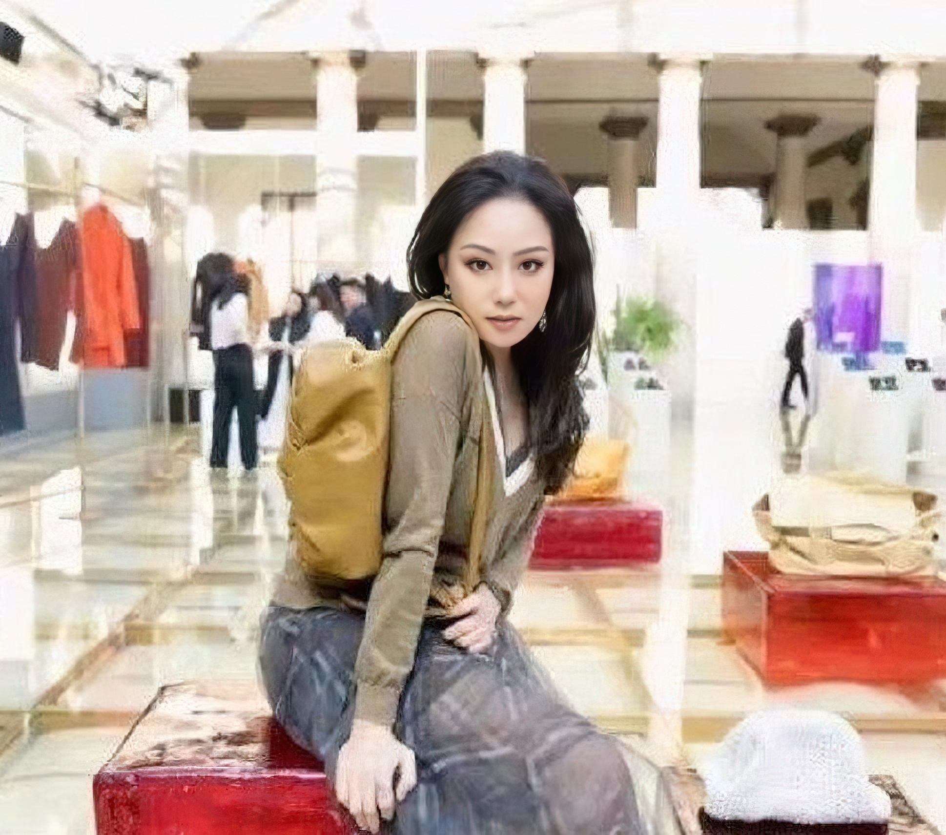 香港第一败家女，败光2个亿万富翁，为还2.5亿债款41岁做“*星艳**”