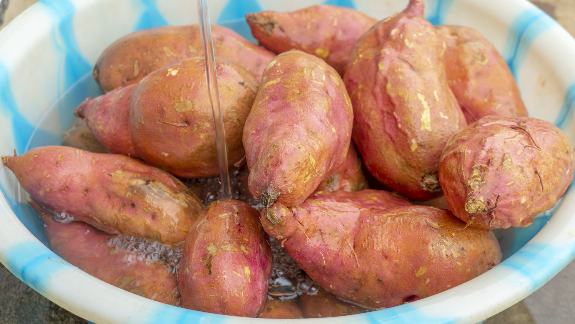 纯手工制作红薯粉全过程,手工红薯粉的家常做法视频