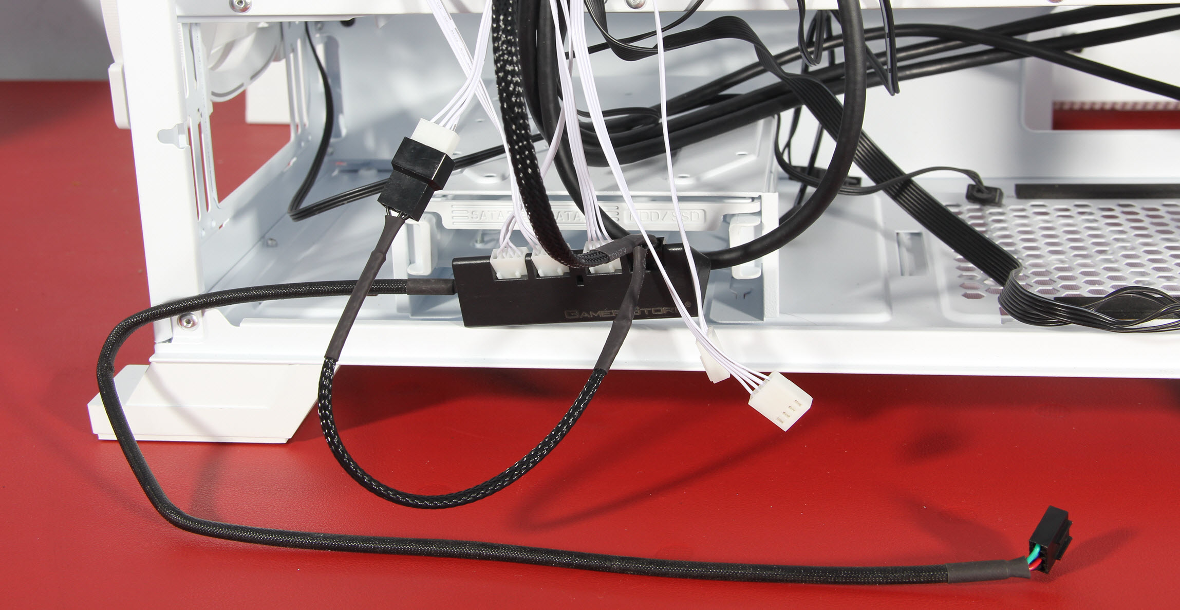 全风扇装机爱不爱？细数新机箱里的八把风扇