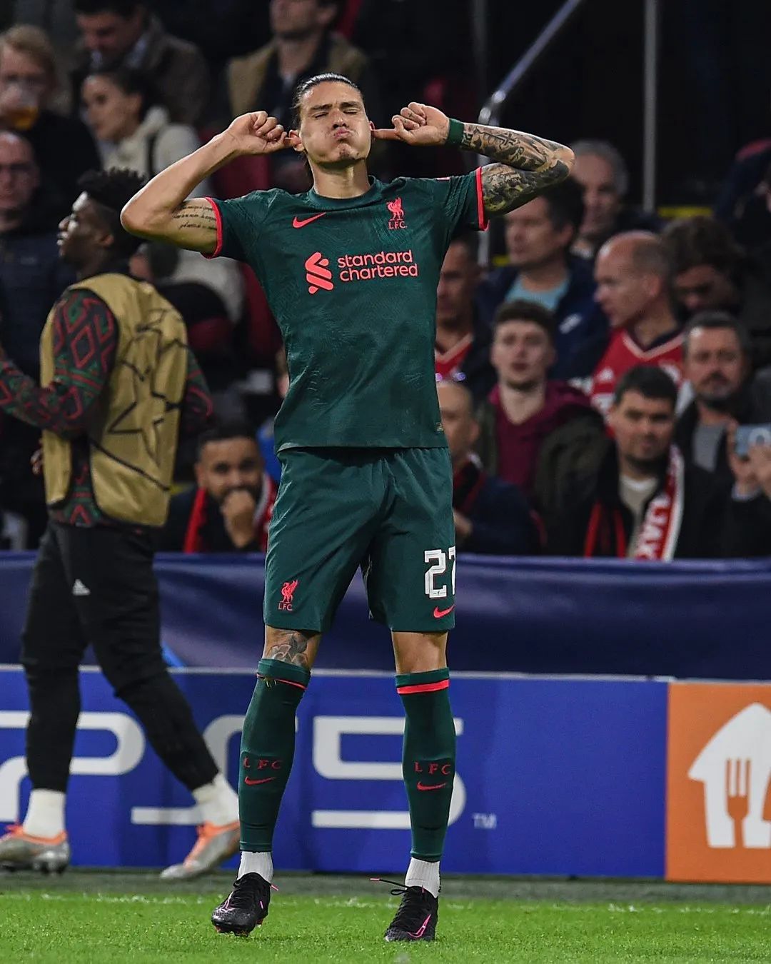 逗妹吐槽：莱万原来是想拿欧联冠军？这在拜仁确实做不到