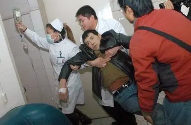 1995年，广州农妇疯狂投毒致18人中毒，都是迷信惹的祸