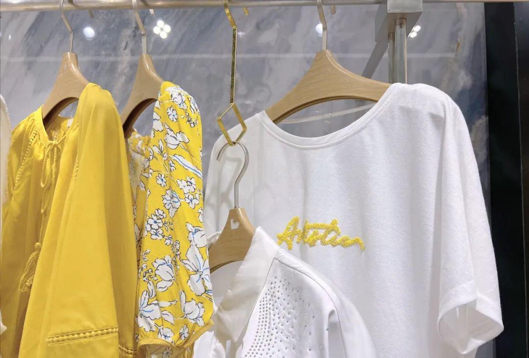 AITU.艾托澳夏季品牌折扣女装桑蚕丝连衣裙上衣裤裙穿搭