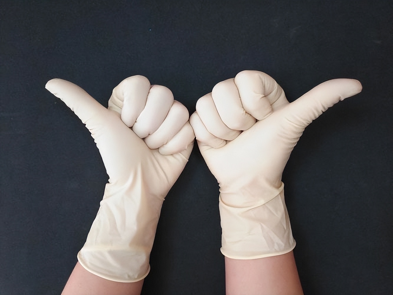 手又黑又丑什么办法能变白,怎么样才能让你的手变白白的