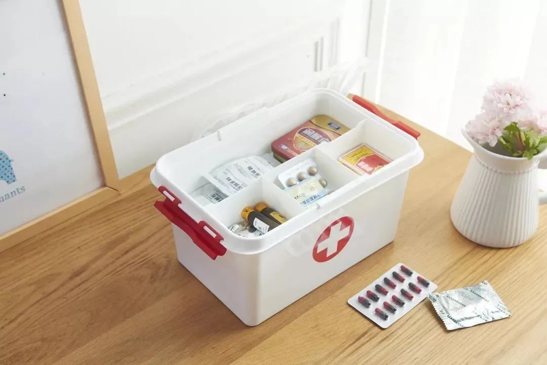 药物有点湿了还能吃吗,药被水浸湿了还可以吃吗