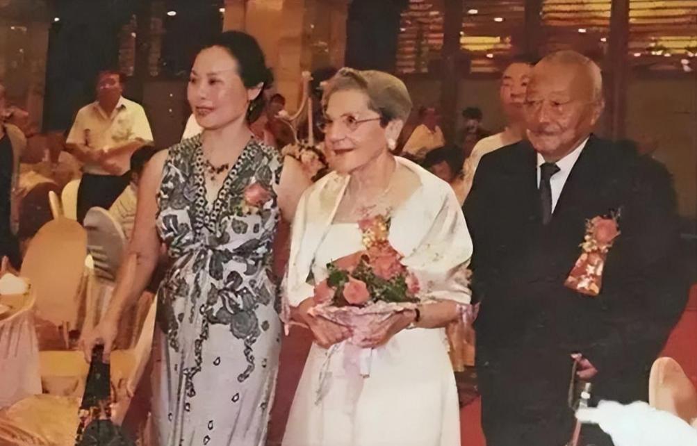 法国83岁老太终于嫁中国初恋,法国老太苦等50年初恋