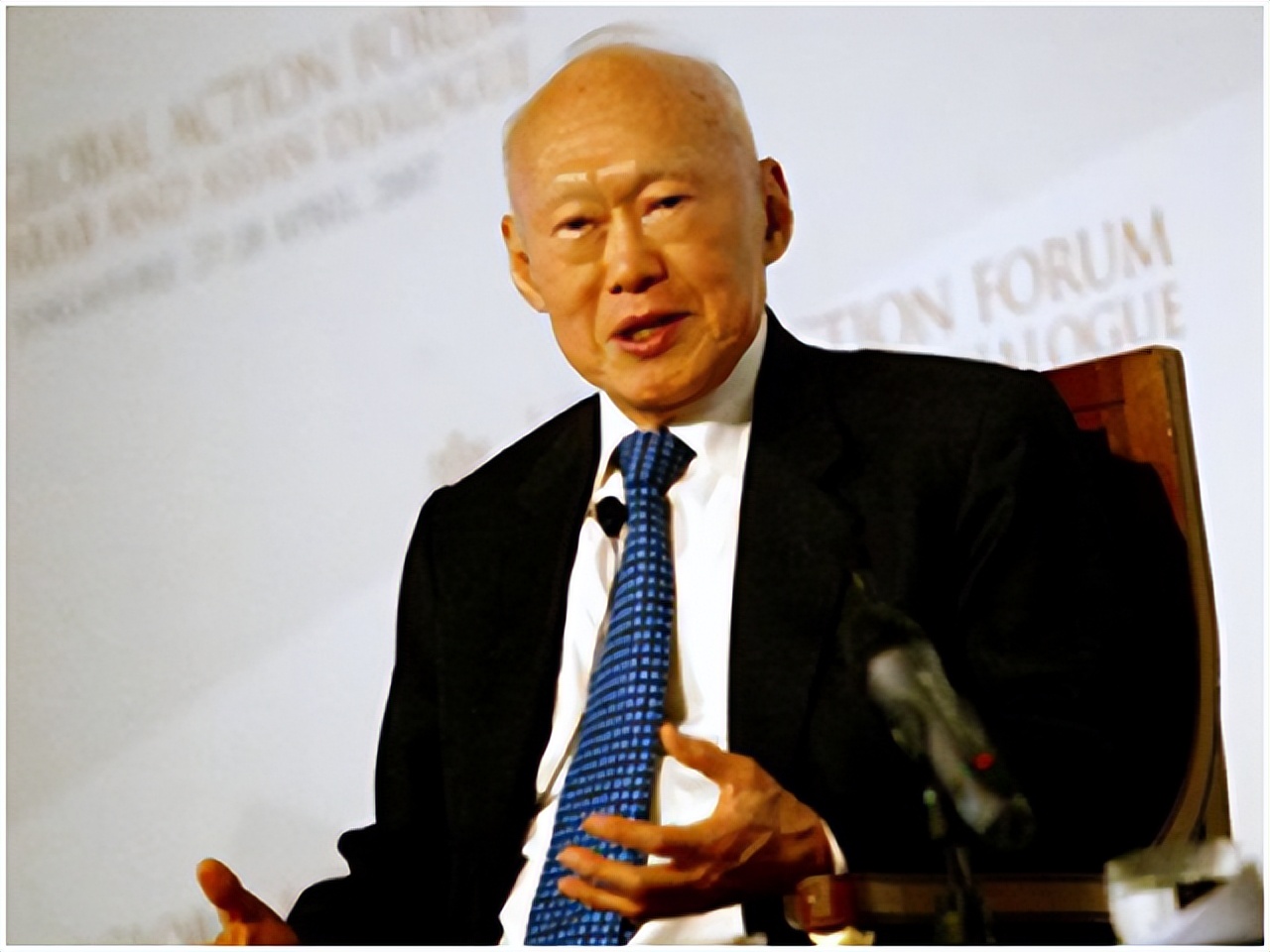 李光耀出生率,李光耀杨澜谈出生率