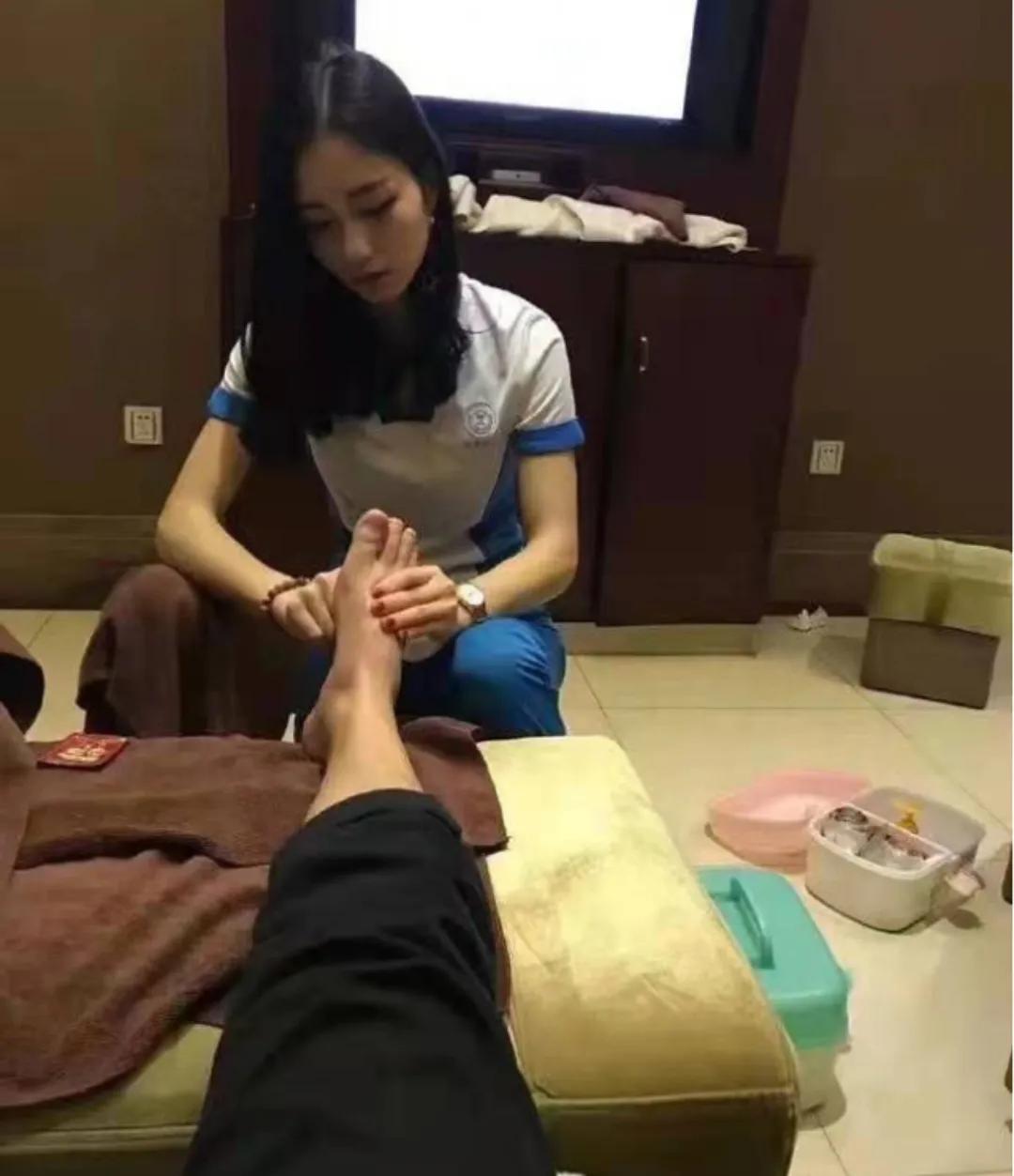 足浴技师一年可以赚20万,90后小伙足浴店当技师